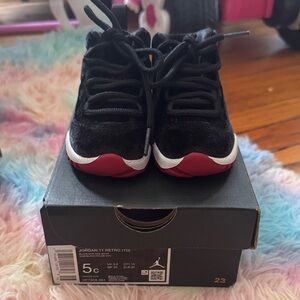 Jordan 11 Retro black/red/white toddler